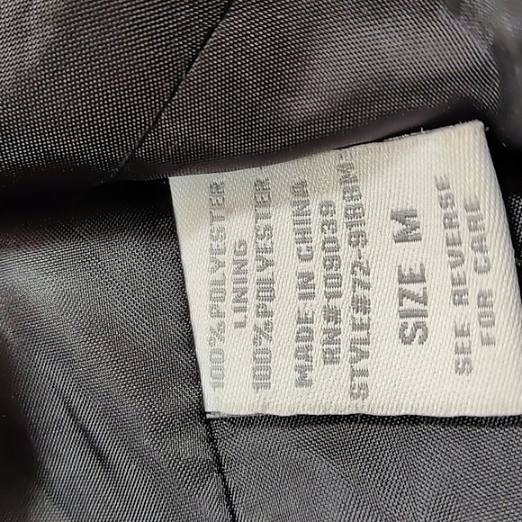 Dress barn red petite cropped crew neckline button down blazer Size: M - Picture 4 of 4